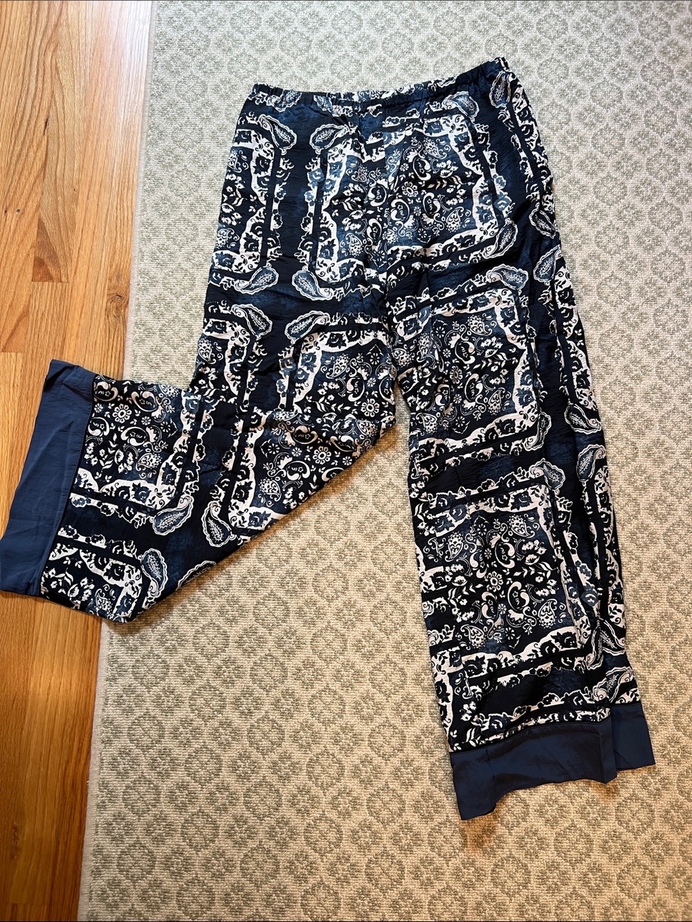 H&M Paisley Print Pants in Navy and White (Medium) NWT